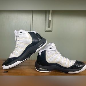 Retro black & white Nike Jordan’s